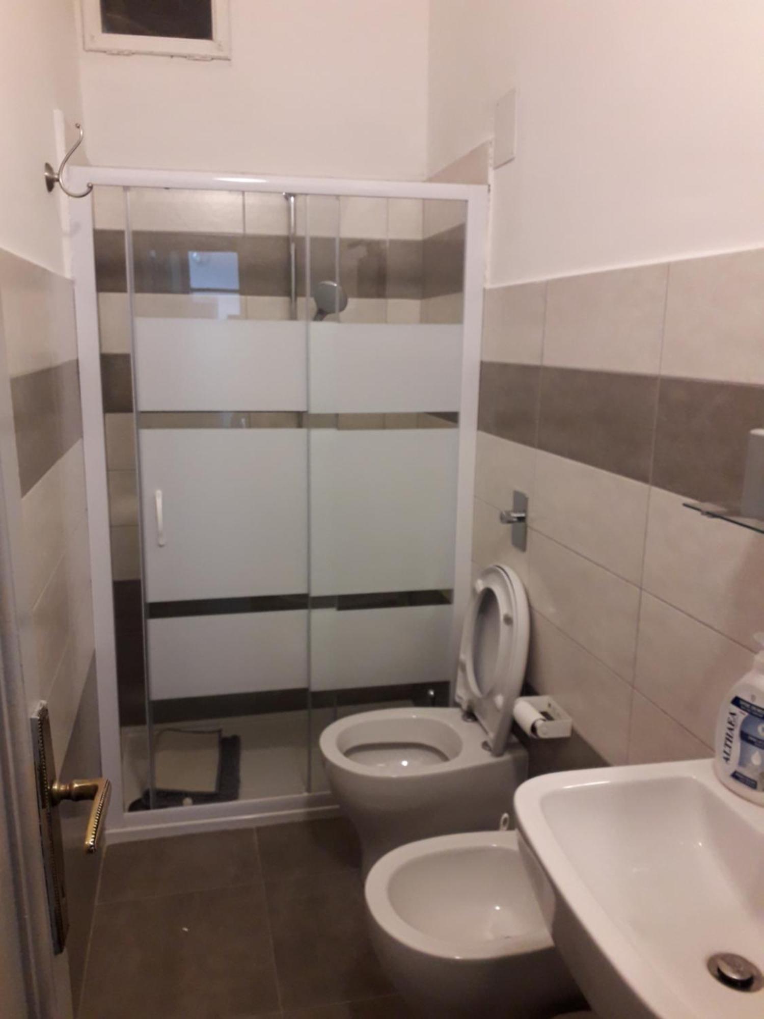 Isola Bi Bed & Breakfast Milan Bagian luar foto