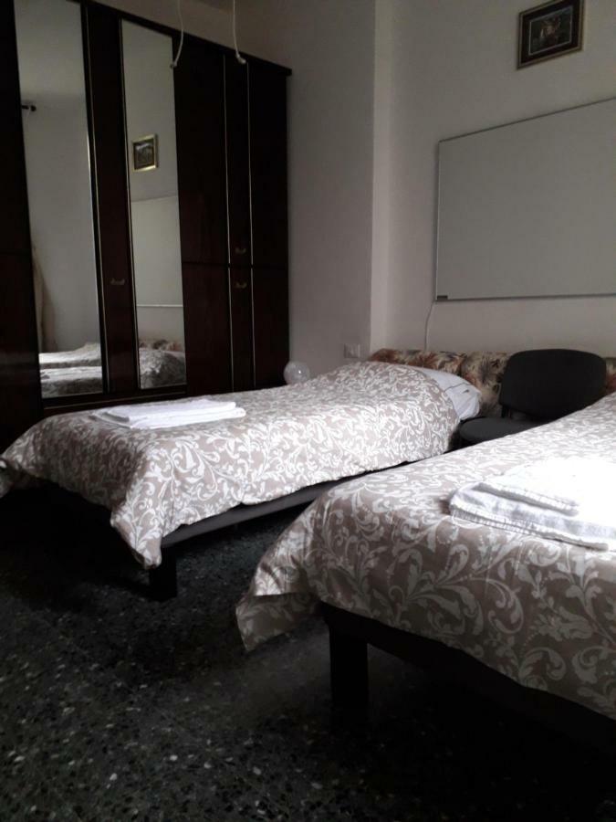 Isola Bi Bed & Breakfast Milan Bagian luar foto